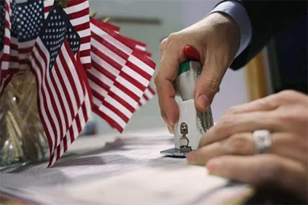 美国移民签证申请流程及所需材料