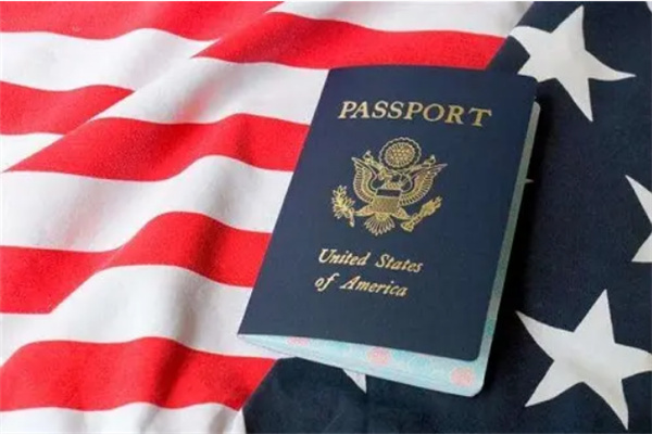 移民美国可以申请美国护照吗？