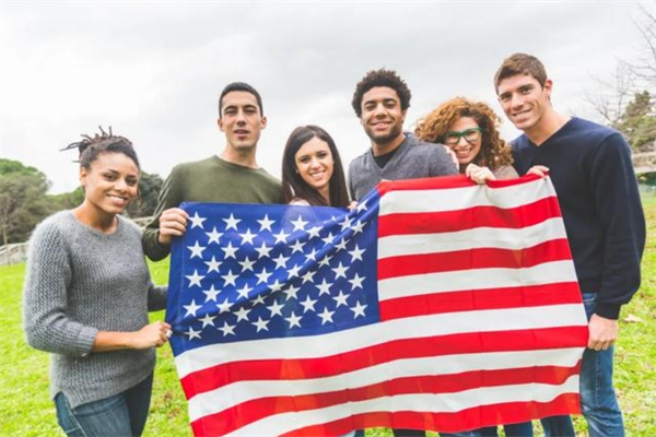 美国移民身份申请大学有哪些优势