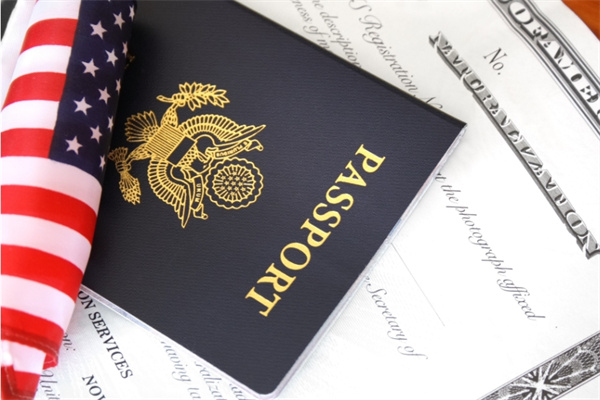 美国移民用的公证要译成英文版的吗？